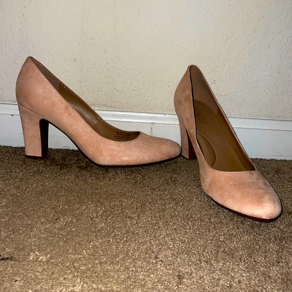 Never worn light pink suede heels